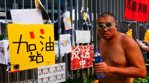 Hong Kong Protest 'The Painter' 스톡 동영상 111869738