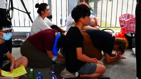 Hong Kong Protesters Pray 스톡 동영상 112109446