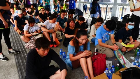 Hong Kong Protesters Sit Video stock 112109495