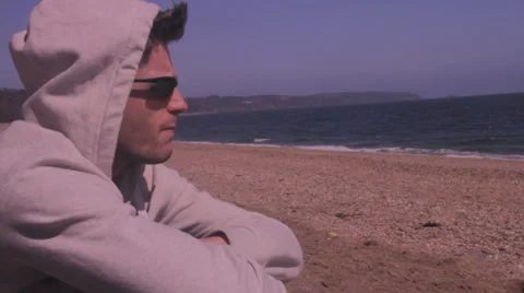 Hooded man on beach 動画素材 37253452