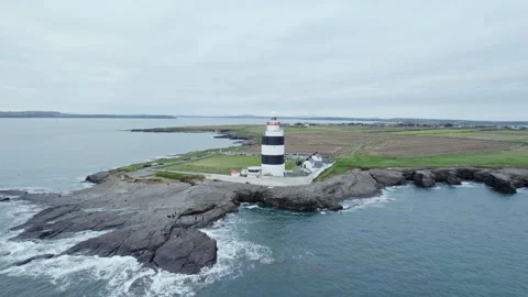 Hook Lighthouse Drone Shot: Oldest Lighthouse Vídeos de archivo 333353709
