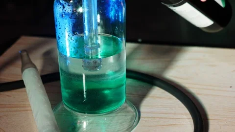 Hookah master prepares hookah. Fills the green syrup in a hookah 動画素材 95576217