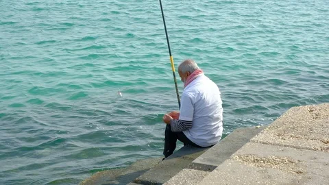 Hooking fish bites Video stock 125343475