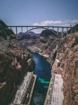 Hoover Dam, Looking down from bridge Stockfoto's
