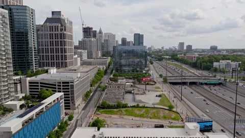 Horace E Tate Freeway parallel to Peachtree Street affluent neighbourhood Stock-Footage 317072201