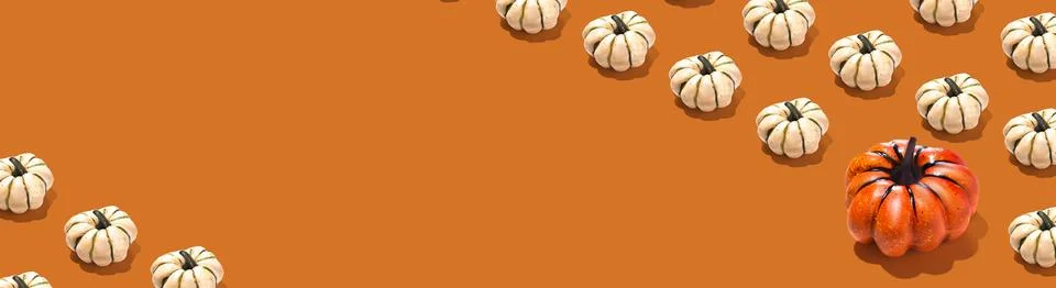 Horizontal banner with pumpkins pattern on orange background. 스톡 사진