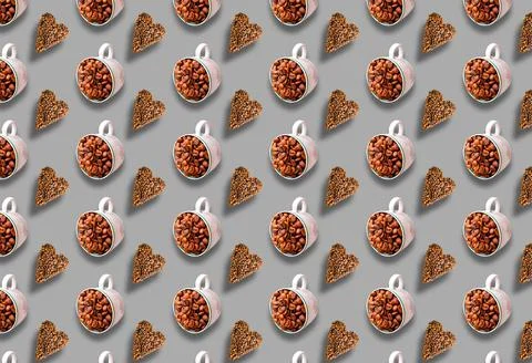 Horizontal coffee Pattern. A cup with a saucer filled with coffee beans. Foto stock