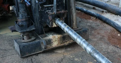 Horizontal directional drilling (HDD) and Draws the liquid Stock Footage 117211776