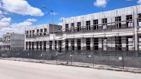 Horizontal pan from left to right showing a row of buildings under construction Vídeos de archivo 333908712