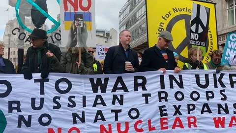 Horizontal pan slow motion leading London march to support ukraine, peace sign Stock Footage 171486043