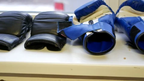 Horizontal panning handheld video of boxing gloves 動画素材 100633334