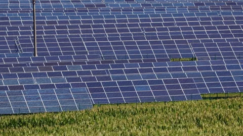 Horizontal panning shot of a massive solar panels farm in Ceske Budejovice,.. 스톡 동영상 343435826