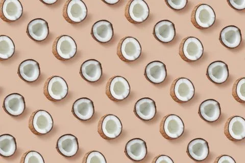 Horizontal pattern from natural tropical coconut's halves on a beige background. Foto stock