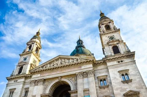 Horizontal picture of front side facade of Saint Stephen's Basilica in Budapest Foto stock