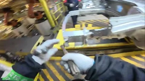Horizontal POV quality inspector checking car body frame in automotive facto 库存影片 335123975