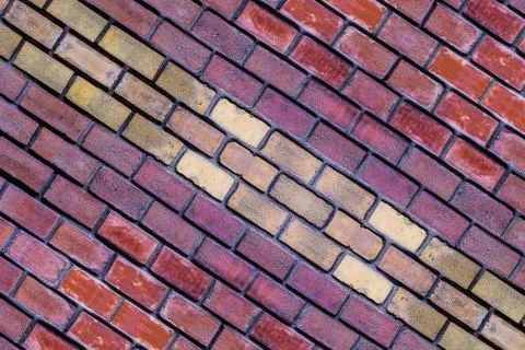 Horizontal row of yellow brown bricks symmetrical background design urban bri Foto stock