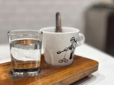 Horizontal shot of a hot beverage serving, likely coffee or tea Stock-Fotos