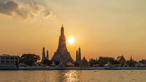 Horizontal Sunset to Night Timelapse of Wat Arun Bangkok 動画素材 338382072