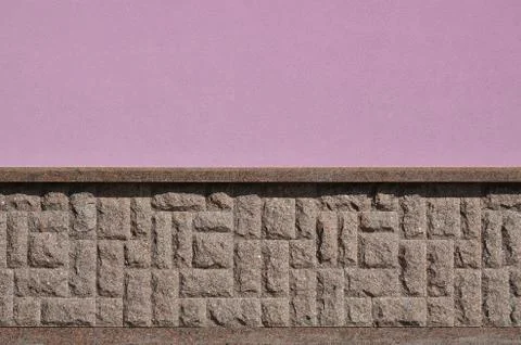 Horizontal texture of coarse and strong mosaic granite stone foundation Foto stock