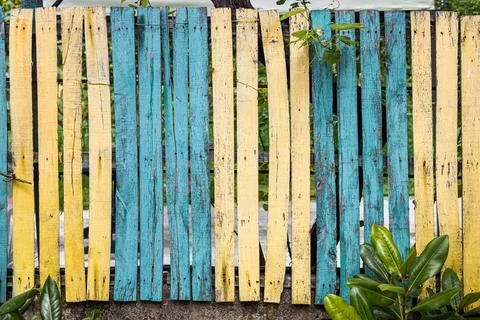 A horizontal texture of old blue and yellow painted boards Foto stock