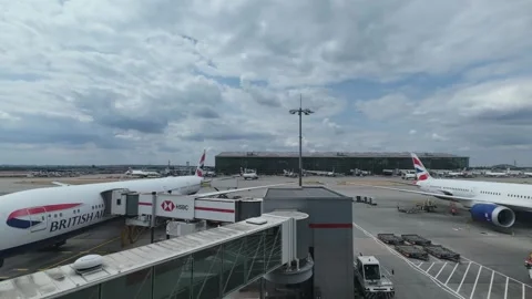 Horizontal Time-Lapse of British Airways Planes at London Heathrow Airport 库存影片 340427512