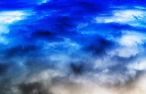 HORIZONTAL VERTICAL VIVID BLUE CLOUDSCAPE DRAMATIC CLOUDS BACKGR Stock-Fotos