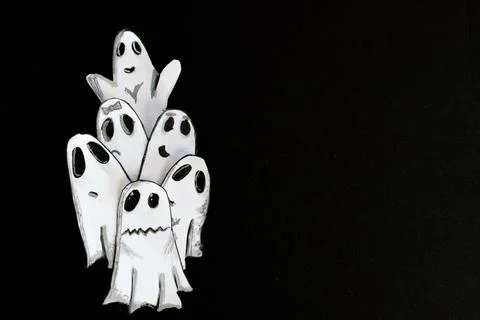 Horizontal view of a group of funny ghosts playing at scaring.Copy space Illustrazione stock