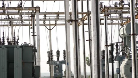 Horizontal view of transformers at power station India Vídeo Stock 147859086