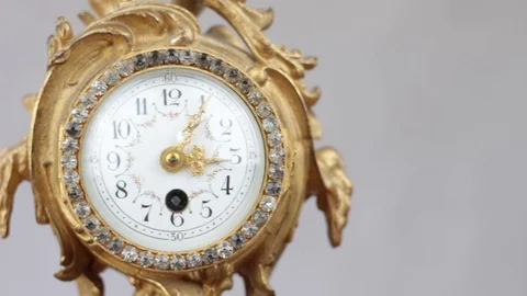 Horloge en or 2 Video stock 88104366