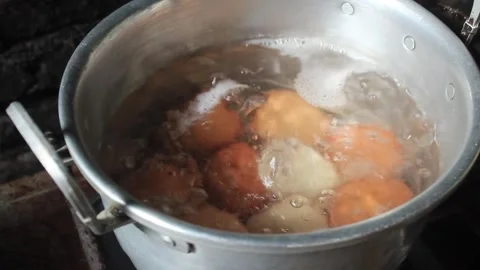 Horn chicken eggs and native chicken eggs are boiled in one pot Video stock 274563792