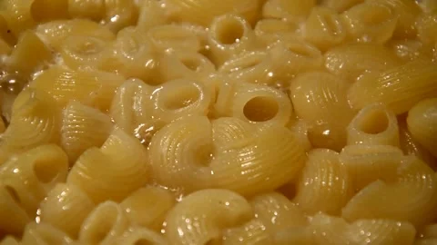 Horns rigate pasta is being prepared Vidéo 314204829