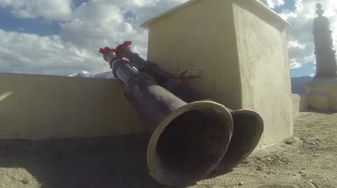 Horns on top of a Buddhist Monastery Video stock 44182338