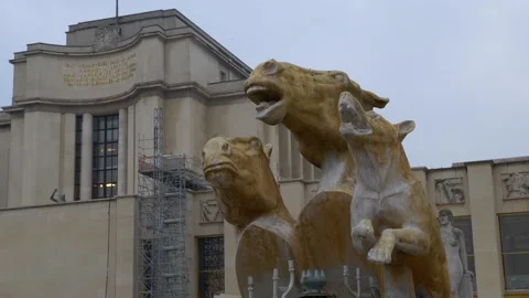 Horses statues with background beautiful facade of the Trocadero building. Video stock 219249257
