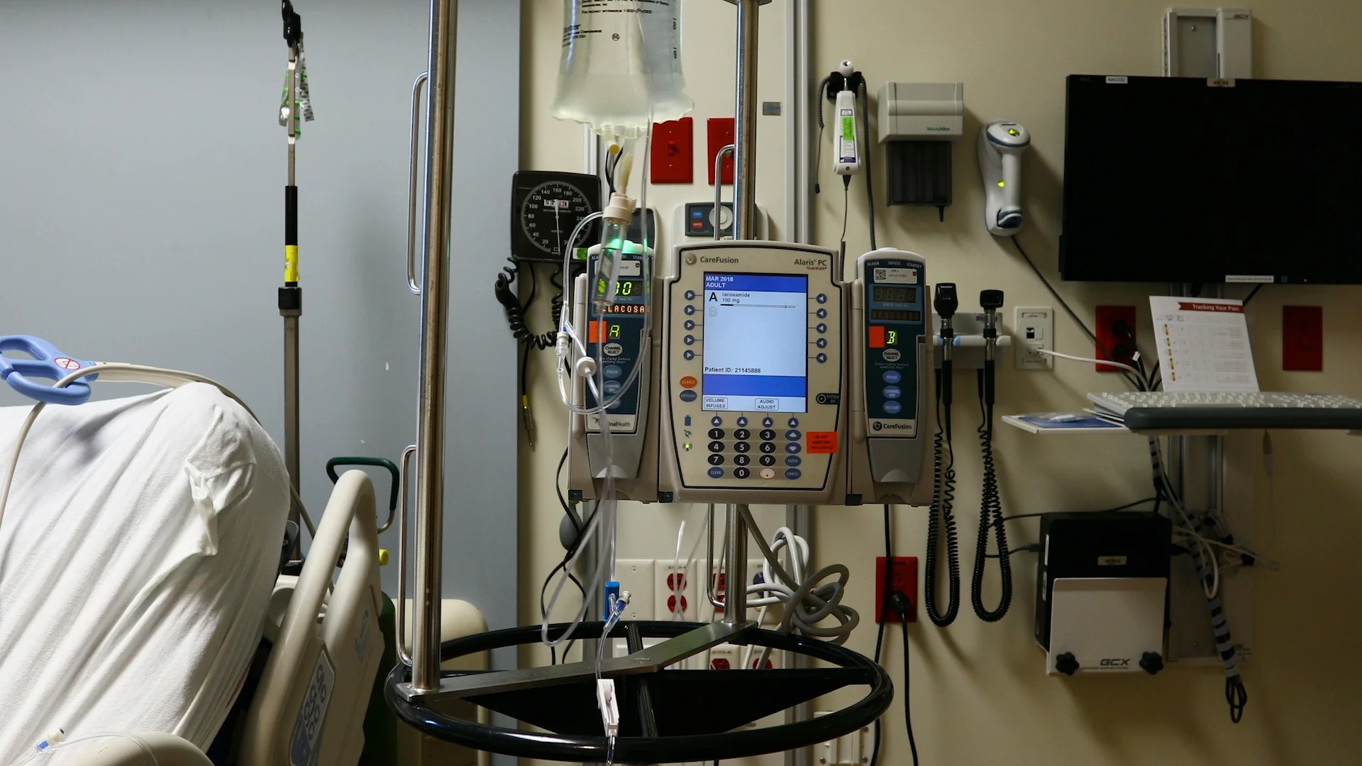 Valley Stream, New York, USA - 17 June 2022: Medical machine in a hospital  room with monitor and iv bag ready for the patient Stock Photo - Alamy