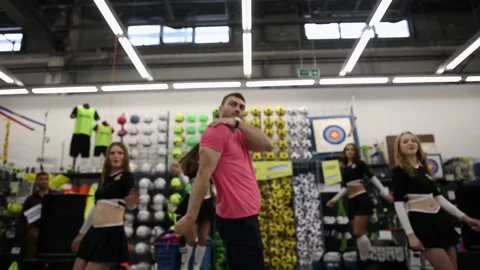 Host of the event dances with dancers Video stock 93649581