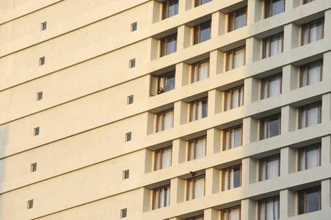 Hostage in broken window Oberoi Trident hotel terrorist attack Deccan Muja... Stock Photos