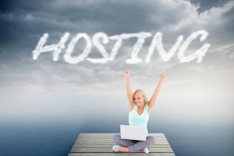 Hosting against cloudy sky over ocean Illustrazione stock