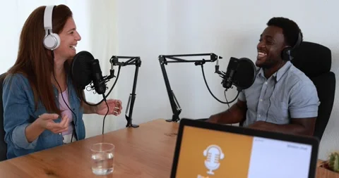 Hosts having podcast session together - Female speaker making an interview Видео 161637612