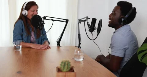 Hosts having podcast session together - Female speaker making an interview 스톡 동영상 161638406