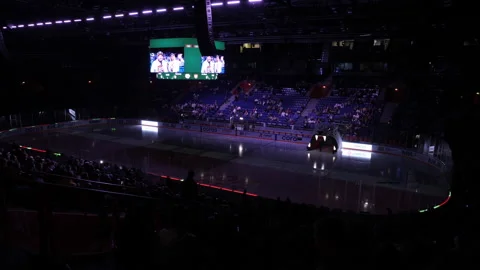 Hosts on screen beginning professional match on hockey arena Stock-Footage 238031305
