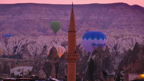 Hot air balloon fly in cliffs of Cappadocia Vidéo 143275742