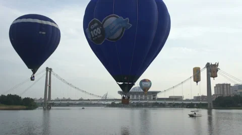 Hot air balloon fly Stock Footage 32494363