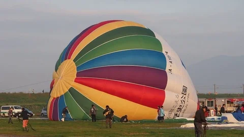 Hot air balloon inflating Video stock 74071291