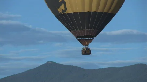 Hot air balloon - tracking Video stock 85242