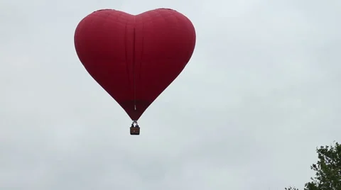 Hot air balloons flying Stock Footage 65396151