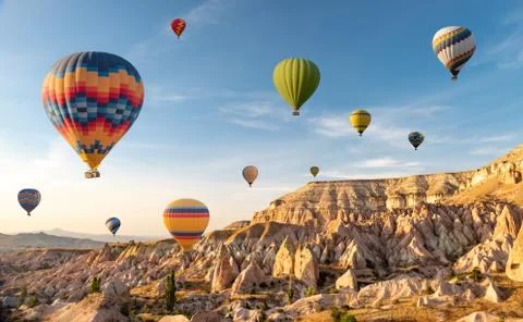 Hot air balloons flying over Cappadocia, Goreme, Turkey Foto stock