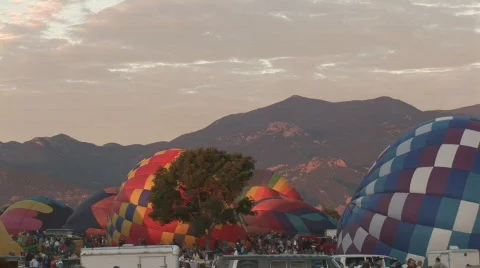 Hot air balloons preparing Stock Footage 84623