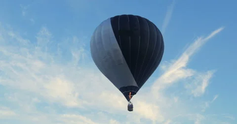 Hot air baloon taking off Stock Footage 67108254