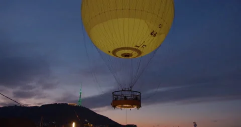 Hot balloon at the evening go up in sky Stock Footage 171575455