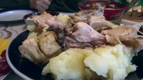 A hot dish of potatoes with meat. Vídeos de archivo 237769855